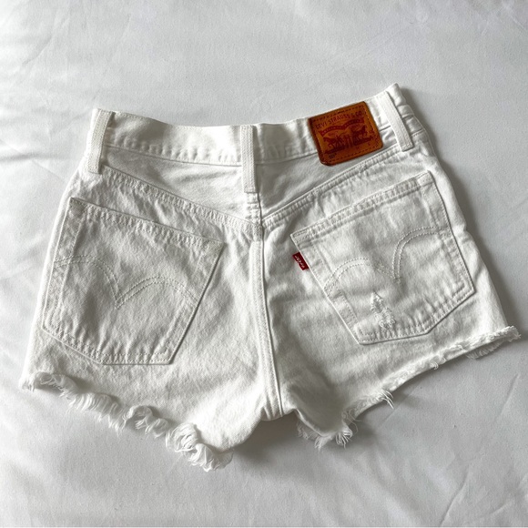 Levi’s High Waist White Denim Shorts - Picture 3 of 3